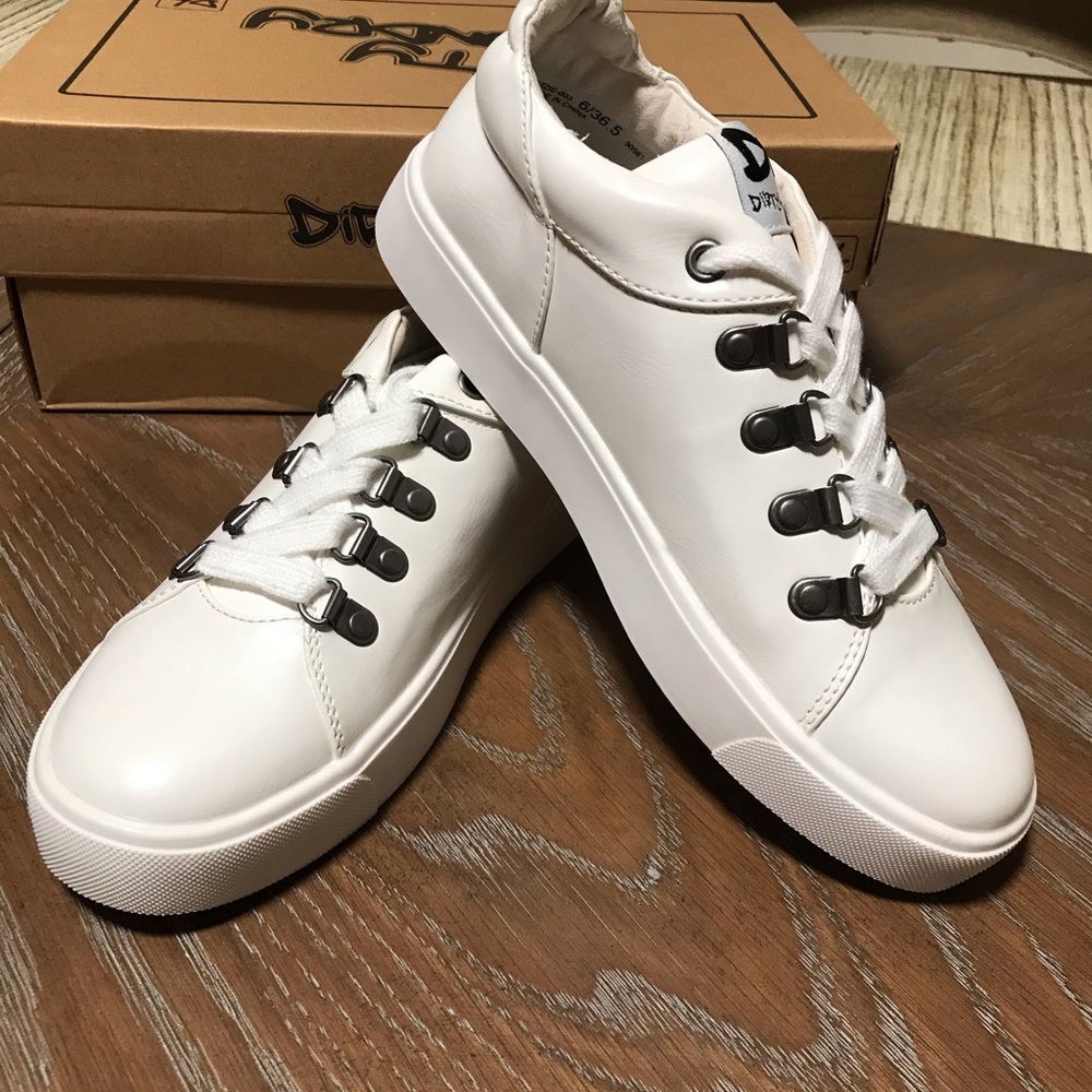 Womens shoes size 6